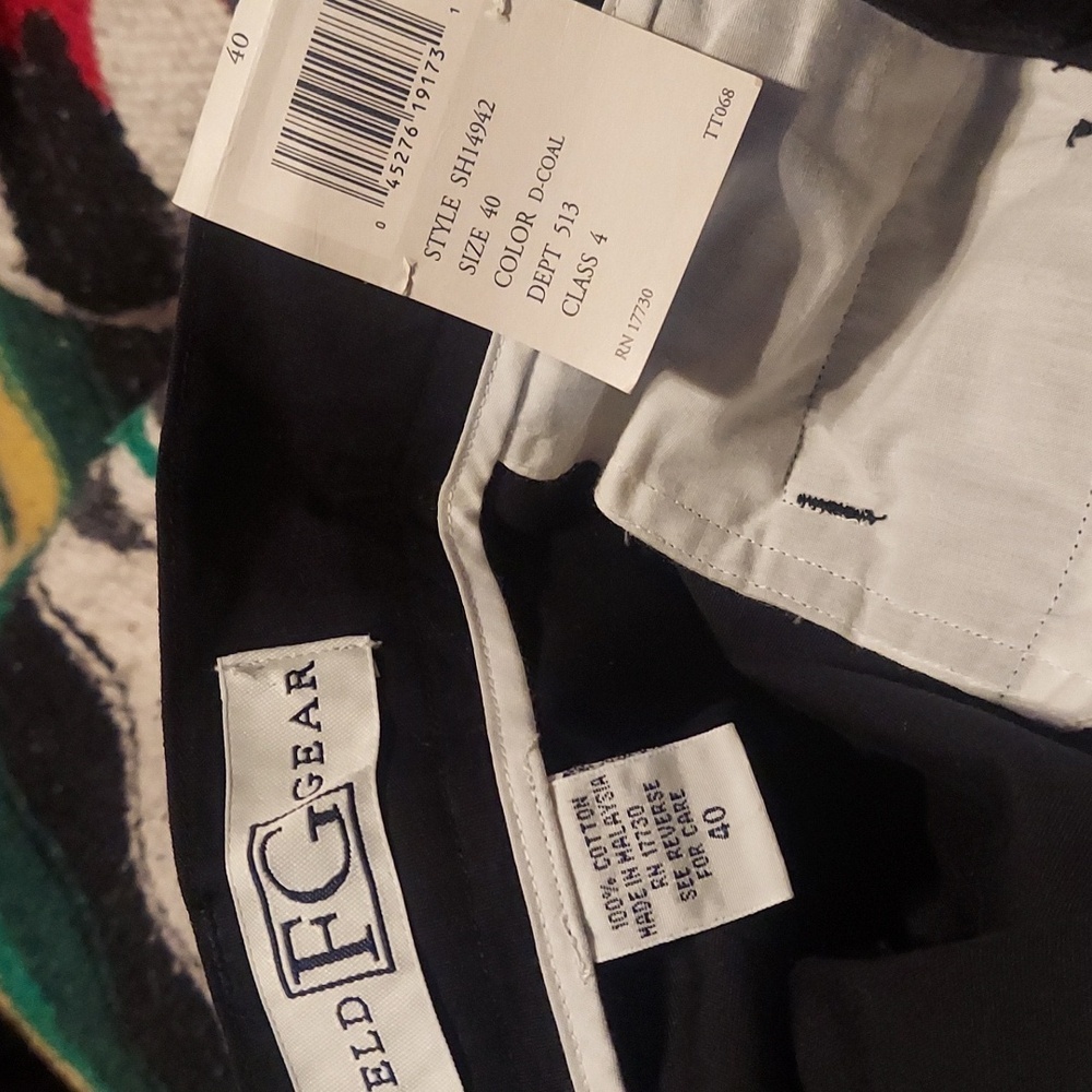 Nwt. Light weight canvas shorts. Trendy pleats. Relaxed fit